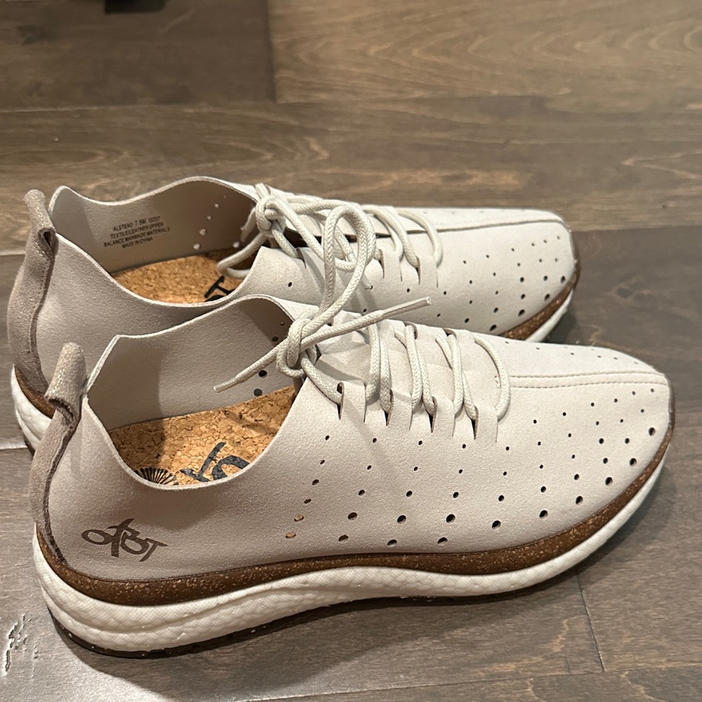 Stylish Cream Casual Sneakers